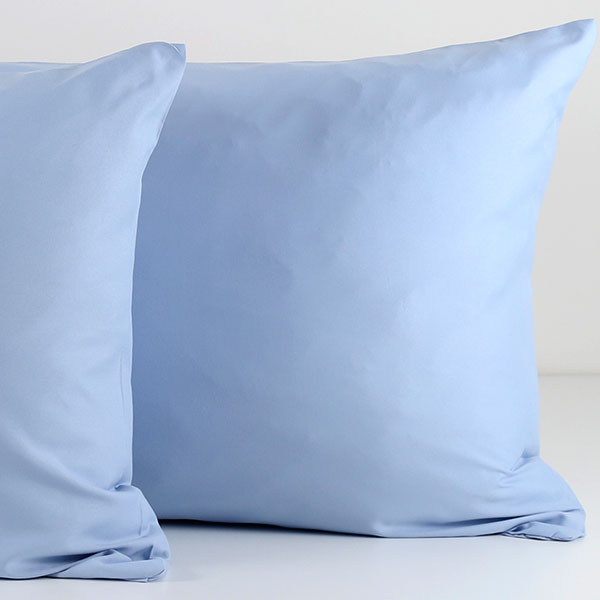 Coppia-Federe-Mano-Seta-Continuativo-Celeste°