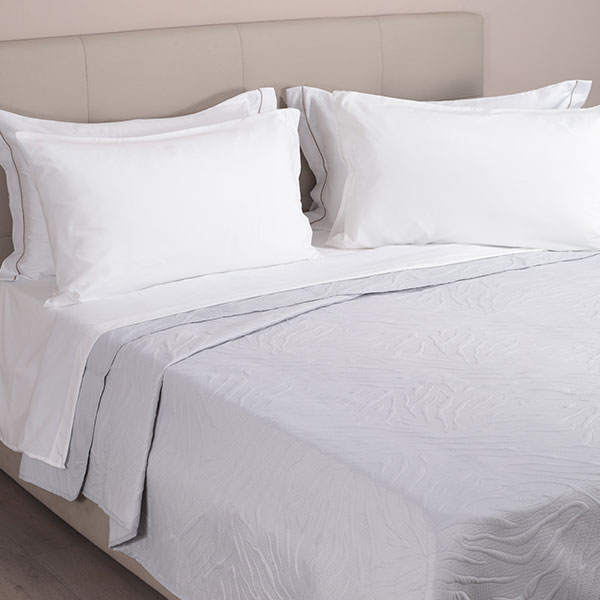 Trapuntino-Wild-Mano-Seta-Grigio-Letto.jpg