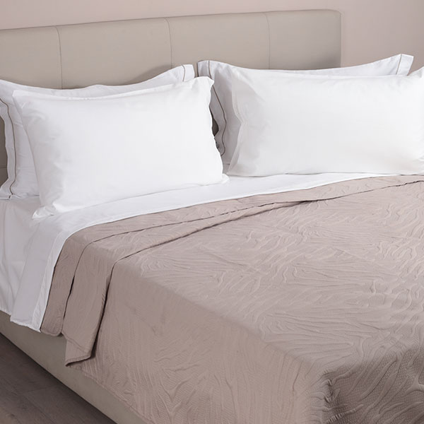 Trapuntino-Wild-Mano-Seta-Tortora-Letto.jpg