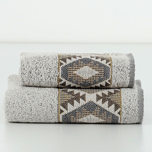 Viso-+-Ospite-Maya-Pietra